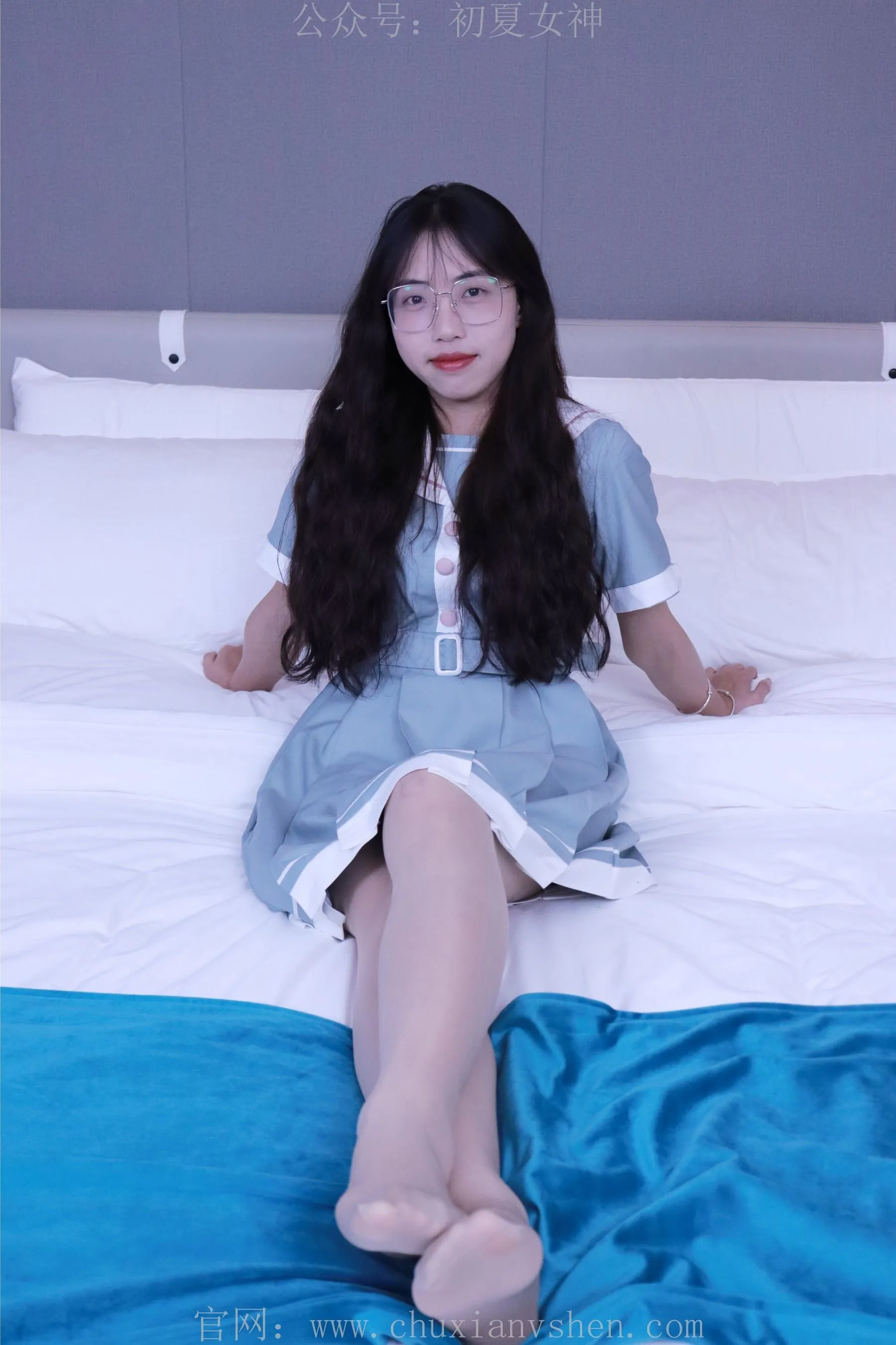 初夏女神 NO.008 雪糕 浅蓝色JK裙搭配小白鞋 [135P]插图3